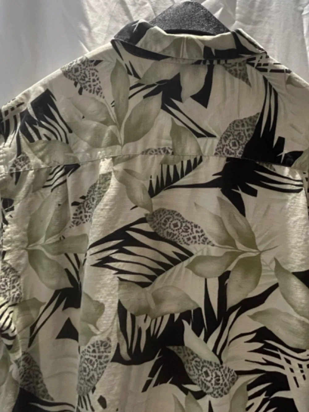 Vintage Geoffrey Beene 100% Silk Shirt Mens Large, Tropical Hawaiian Floral Leaf